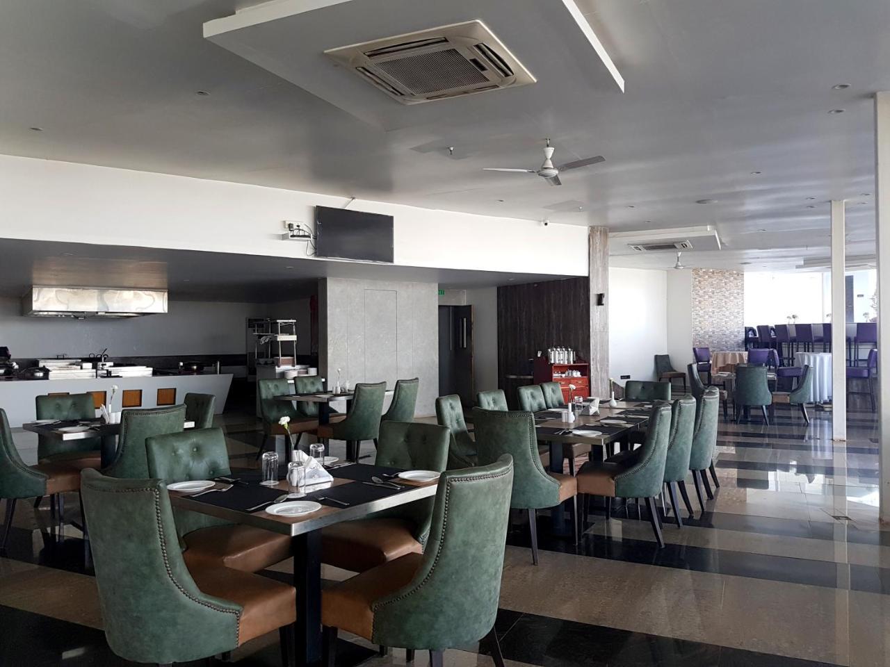 Hotel Pal Heights Mantra à Bhubaneswar Extérieur photo
