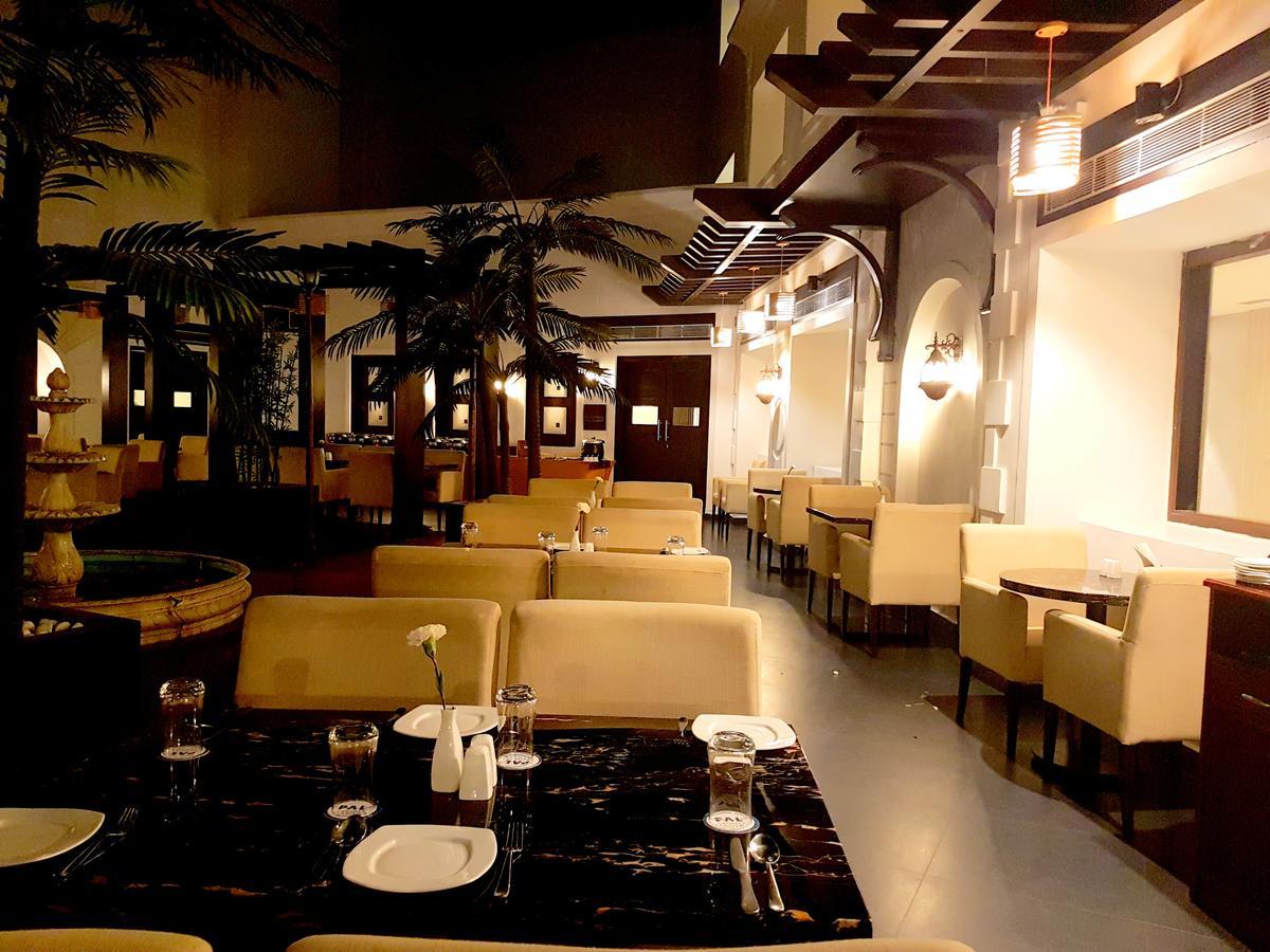 Hotel Pal Heights Mantra à Bhubaneswar Extérieur photo