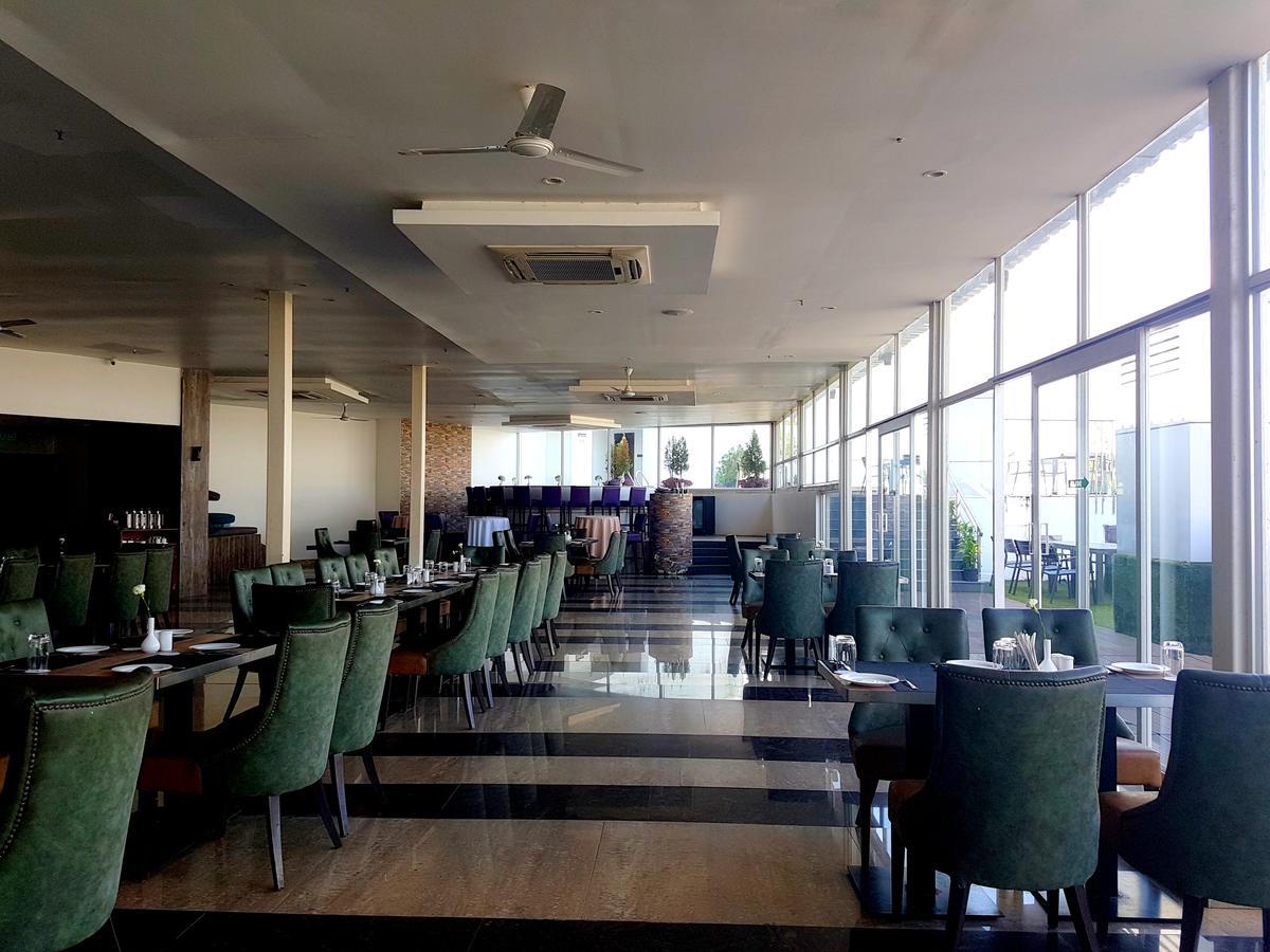 Hotel Pal Heights Mantra à Bhubaneswar Extérieur photo