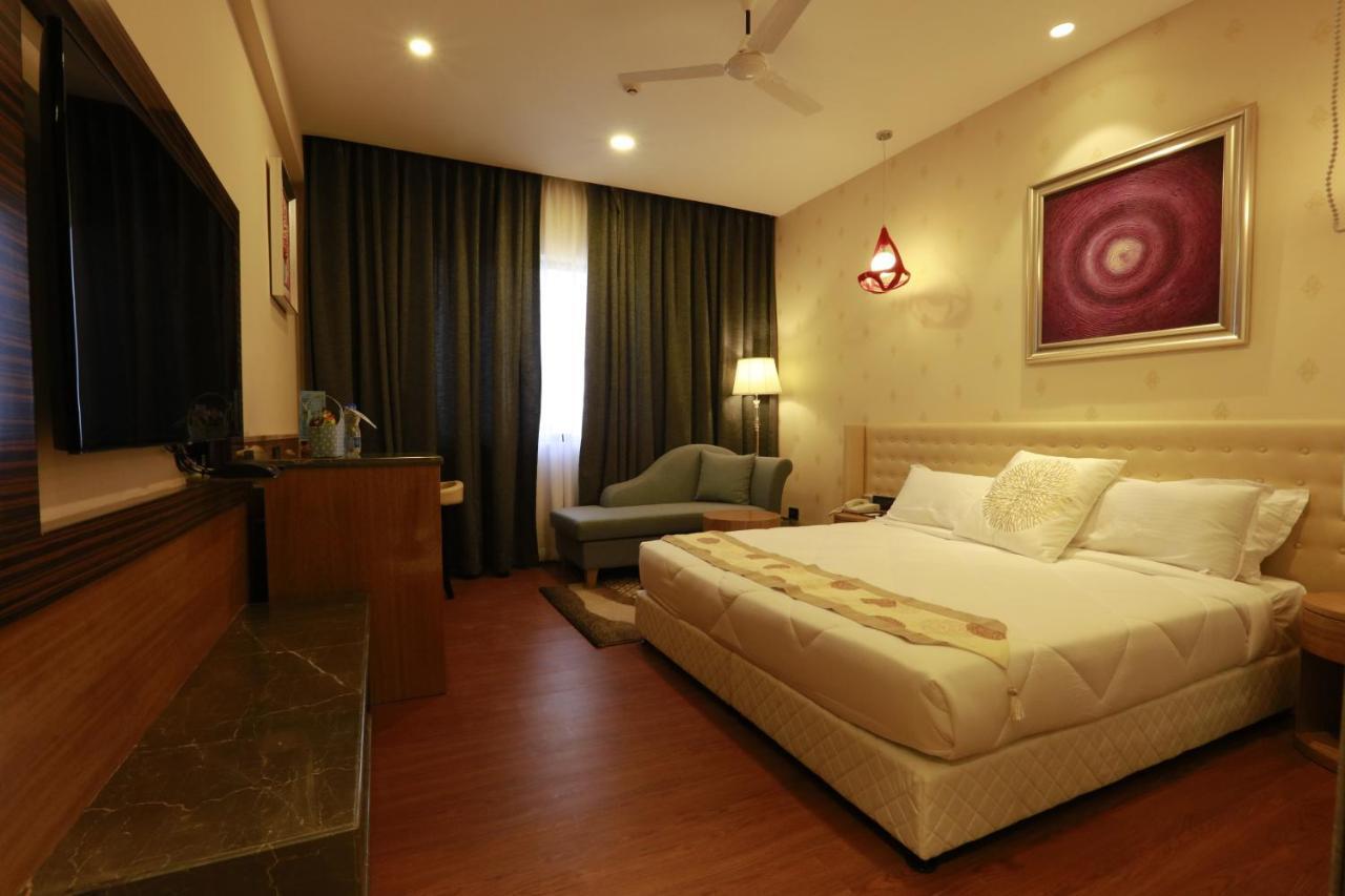 Hotel Pal Heights Mantra à Bhubaneswar Extérieur photo